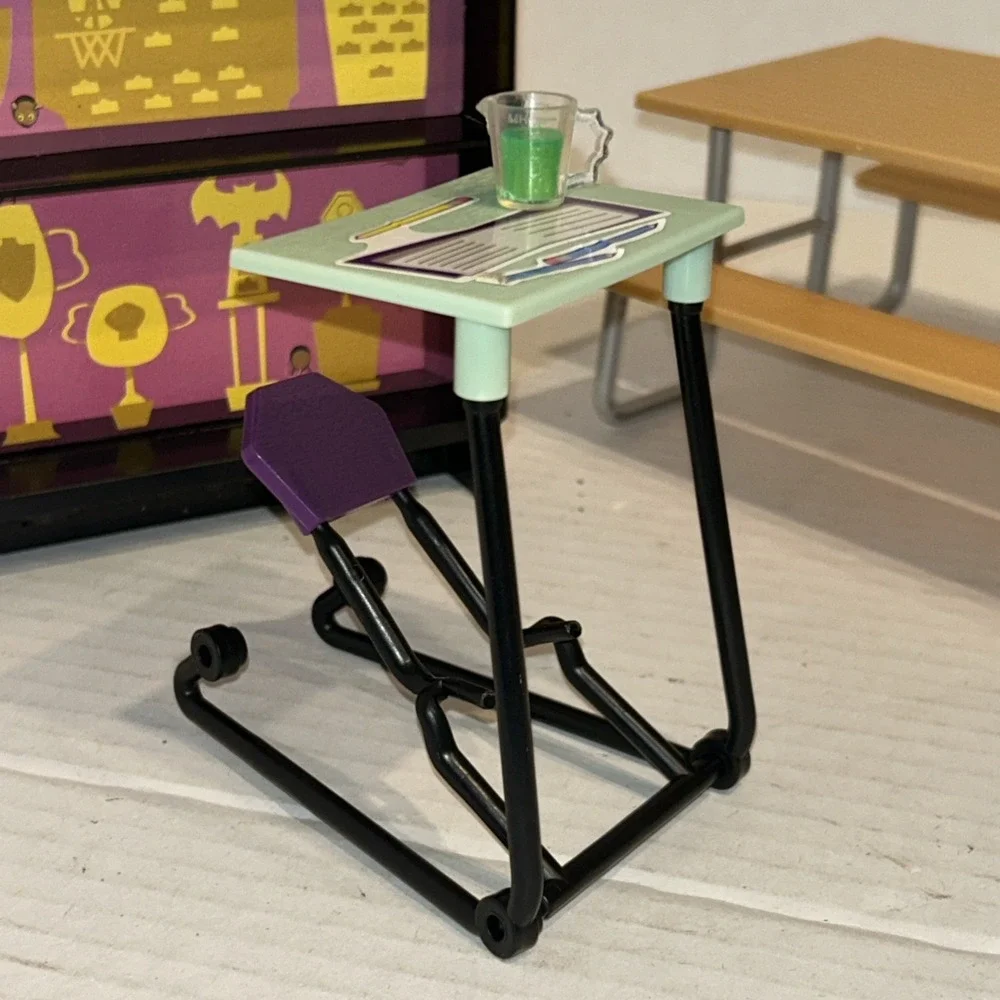 MONSTER HIGH DOLL - HIGH SCHOOL PLAY SET CAFETERIA TABLE, Shelf, & Desk Parts C2